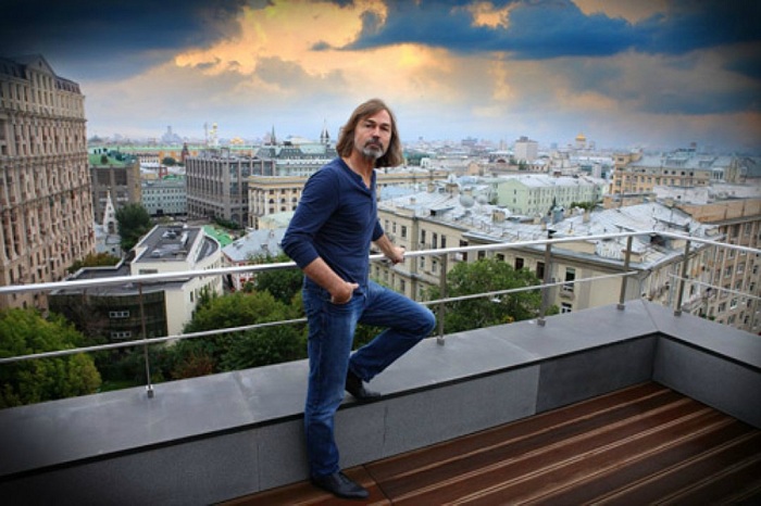 1. Квартира Никаса Сафронова - терраса пентхауса с видом на Кремль.jpg