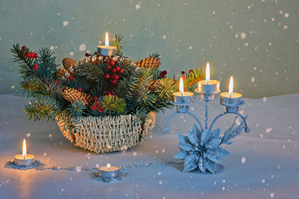 Christmas_Candles_Berry_Wicker_basket_Branches_537745_600x399.jpg