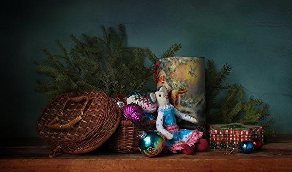 Christmas_Still-life_Branches_Gifts_Balls_Wicker_538151_600x355.jpg