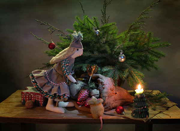 Christmas_Still-life_Candles_Branches_Balls_Doll_538317_600x436.jpg