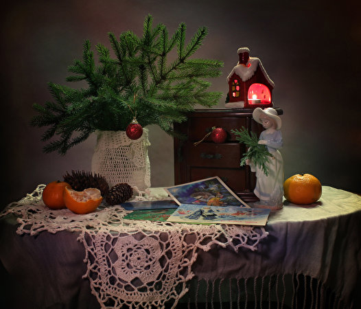 Christmas_Still-life_Mandarine_Houses_Candles_538046_526x450.jpg