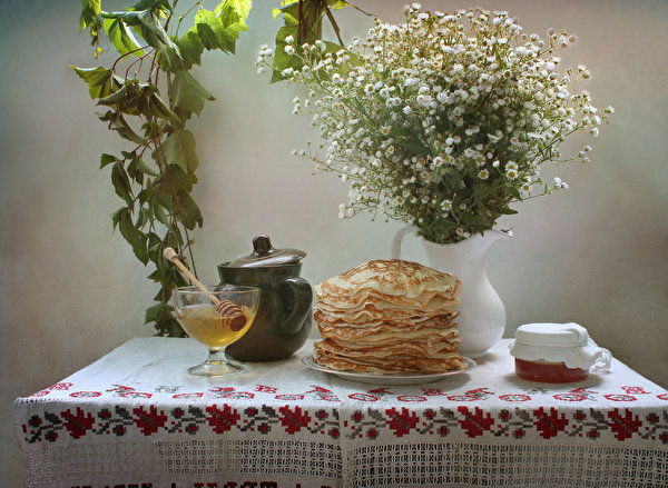 Still-life_Pancake_Honey_Bouquets_Camomiles_537162_600x439.jpg